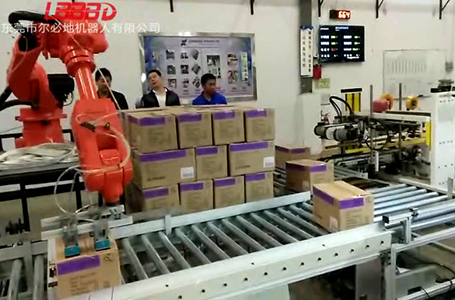 傳統(tǒng)工廠使用碼垛搬運機器人替換人工的優(yōu)勢